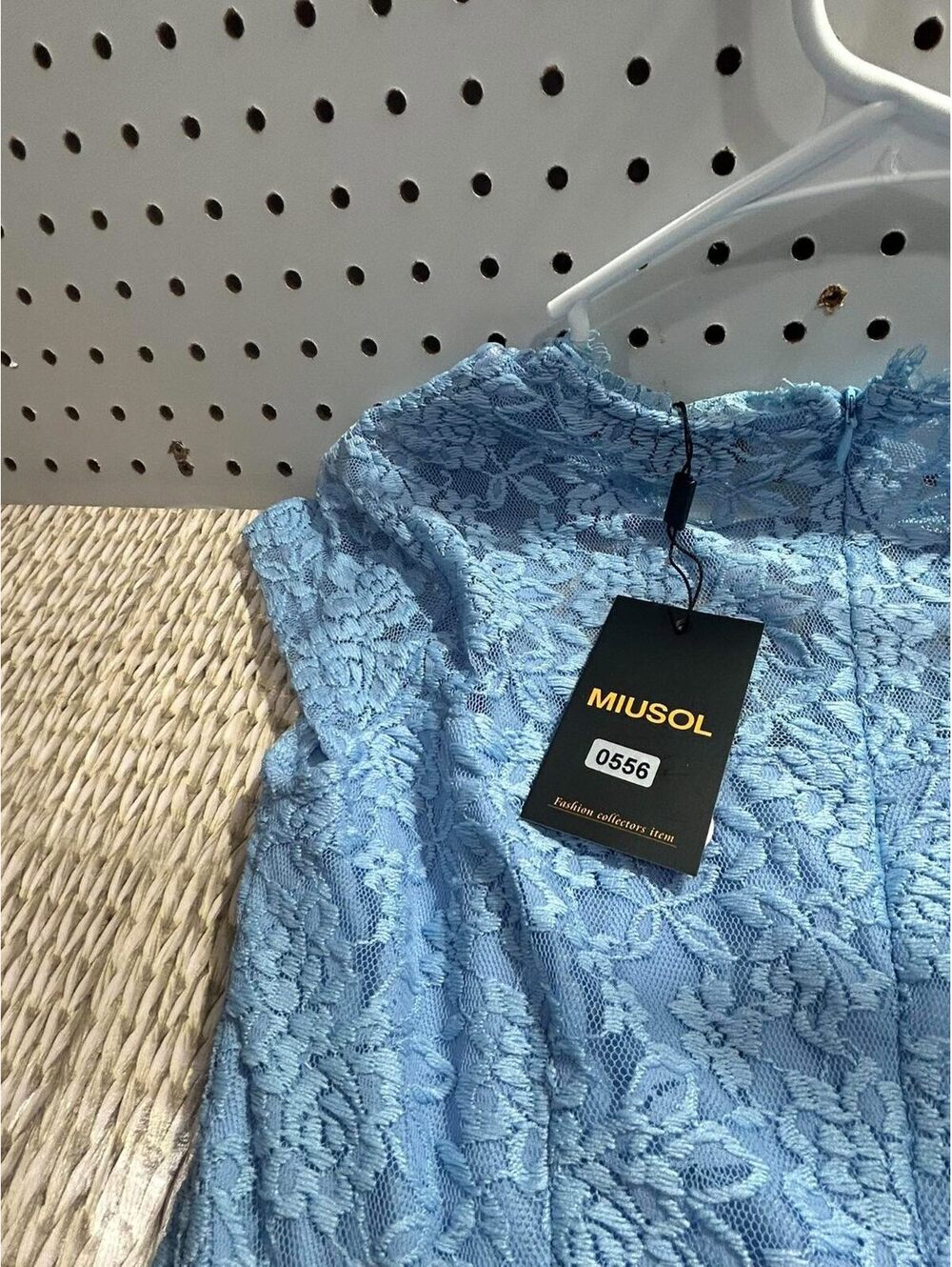 vestido con tul y encaje